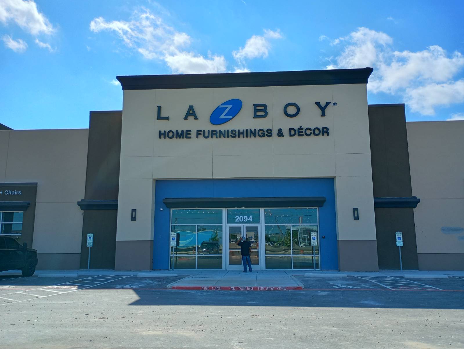 retail-lazy-boy-commercial-electrical-project